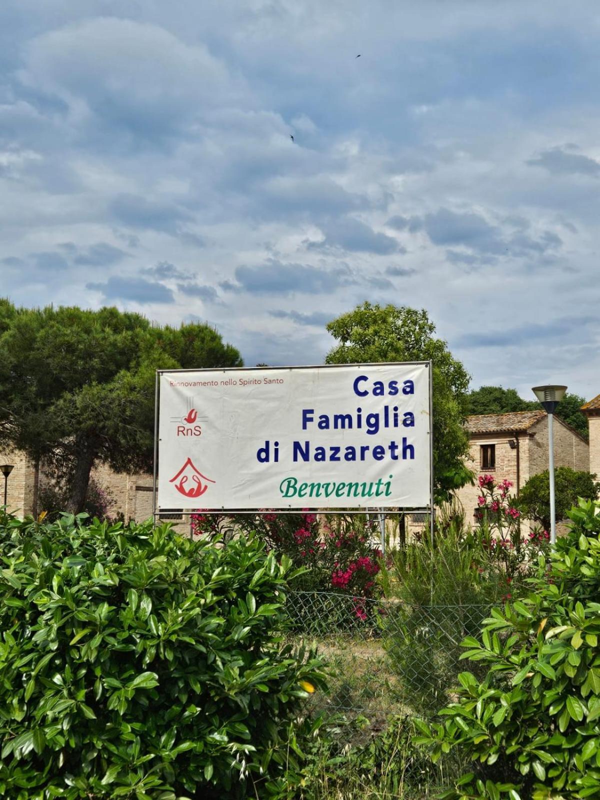 Casa Famiglia Di Nazareth Hotel Loreto Exterior photo