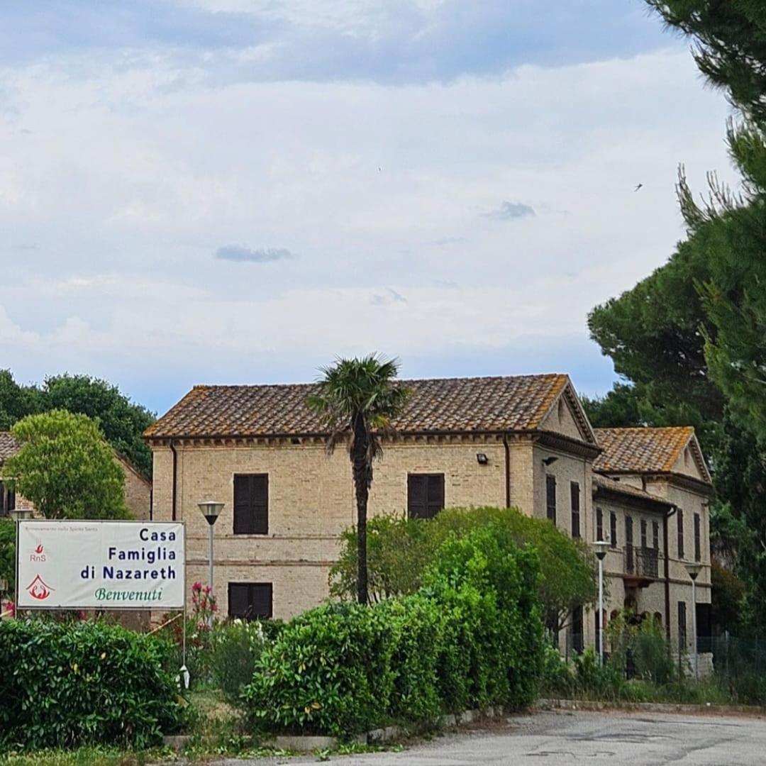 Casa Famiglia Di Nazareth Hotel Loreto Exterior photo